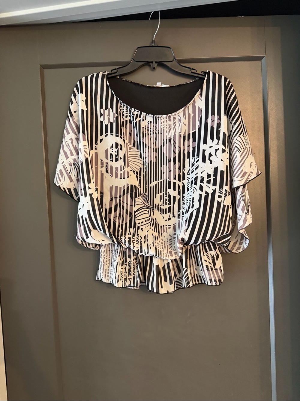 NWT VINTAGE Striped Floral Flutter Sleeve Blouse size XS